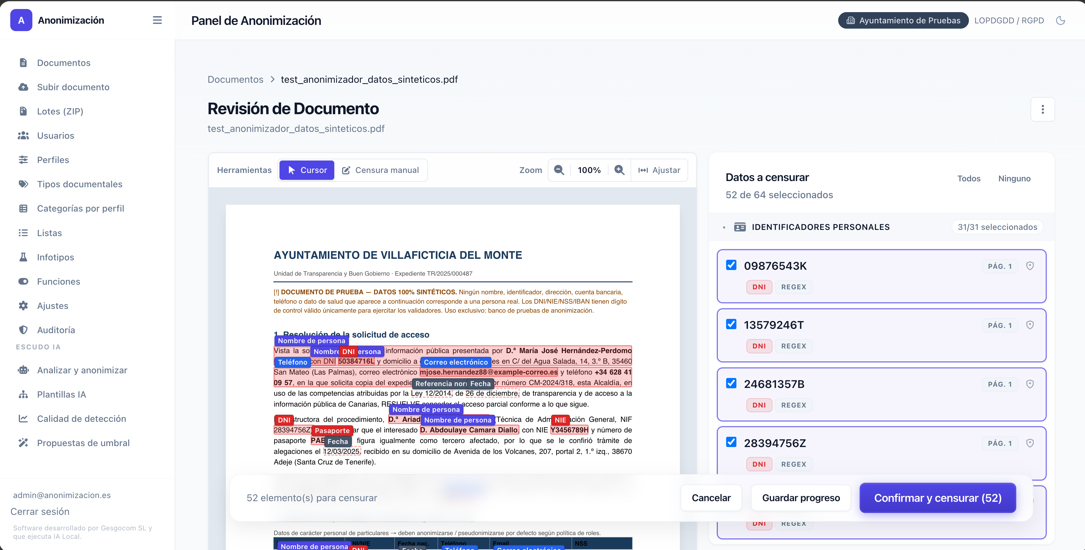 Revisión de un documento con los datos personales detectados y resaltados, listos para censurar
